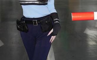 秀人网 - 在家里，安然Maleah的每一个动作似乎都值得被拍！这图集原图一定会让你想起‘家庭聚会’的那种…