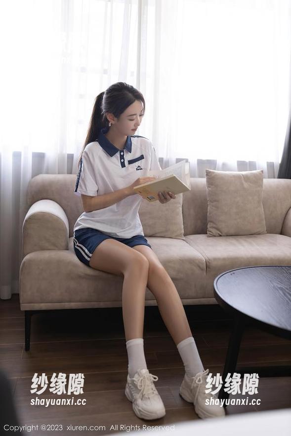 秀人网-袁圆 秀人网 - 袁圆裤里丝写真集,资源在手,都不知道该先看哪张好。