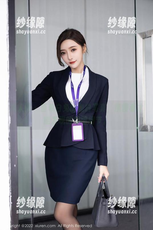 秀人网-西希白兔 秀人网 - 西希白兔的黑白写真,慢慢看才能发现的美图细节。