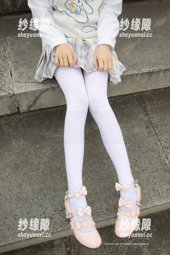 紧急企划 - 直白点啦，小恩的JK经典写真妥妥的要上热搜了吧，原图等你解锁哦