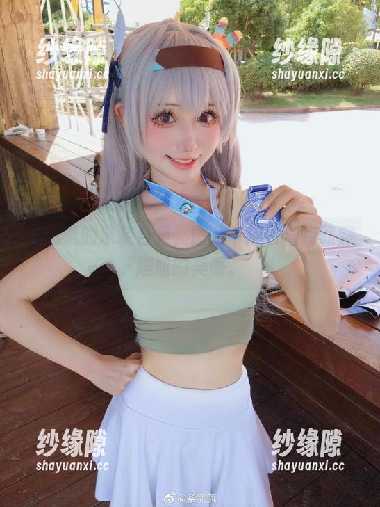 紫氯氯 紫氯氯的泳装合集,图片中掺杂着点略微尴尬的美感。