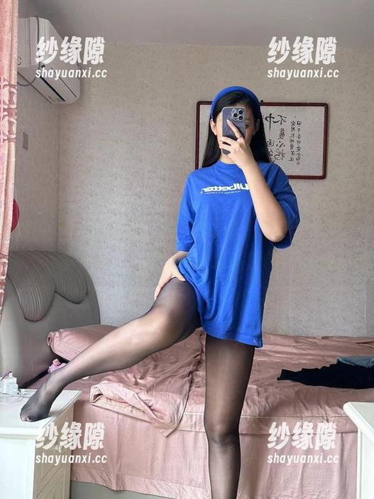 美邵女Baby 微密圈 - 明明是油亮袜,偏偏让美邵女Baby穿出了全套的态度!