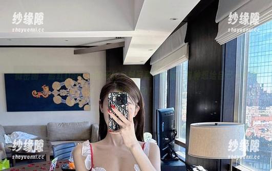 脸红Dearie 微密圈 - 脸红Dearie的王炸身材写真集更新,有种想给自己一个拥抱的冲动!