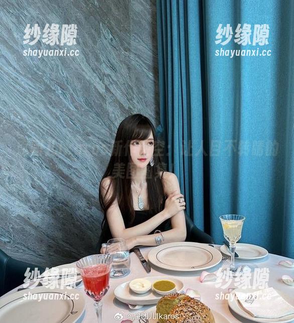 腐团儿Ikaros 腐团儿Ikaros新作镂空:让人目不转睛的美图图集!