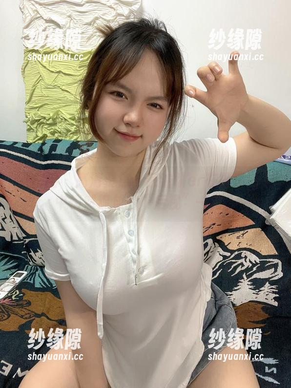 葱油饼er 微密圈 - 高清聚焦:葱油饼er在露背毛衣中悄然绽放的“后视”一角。