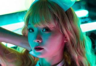 套图中的青水百合子,长腿笔直得足以穿越屏幕!