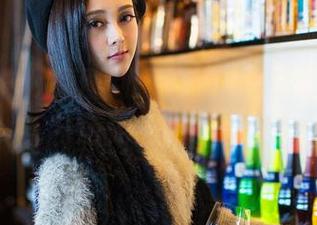 青豆客 - 从原图到照片,孔一红的兔女郎,特意找了兔子回踩。